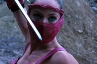 Veja como está atualmente a atriz que interpretou Mileena em ‘Mortal Kombat: Aniquilação’